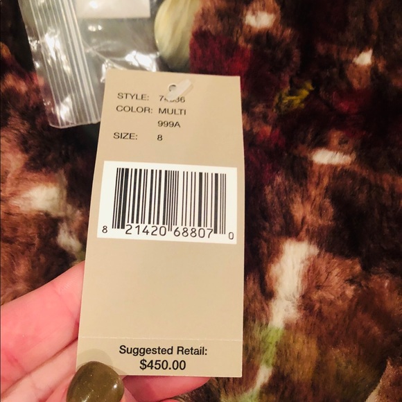 NWT Designer cropped faux fur jacket. Retails$450 - Picture 3 of 7